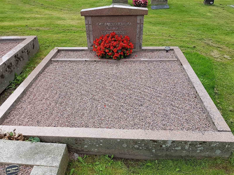 Grave number: 06 60747