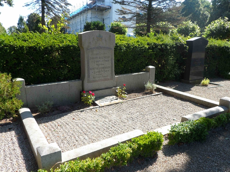 Grave number: SK A     3, 4, 5