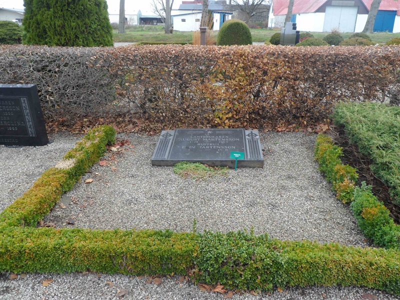 Grave number: ÖTN NMK11    11, 12