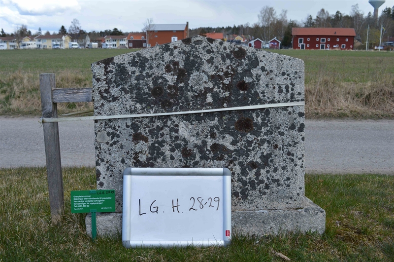 Grave number: LG H    28, 29