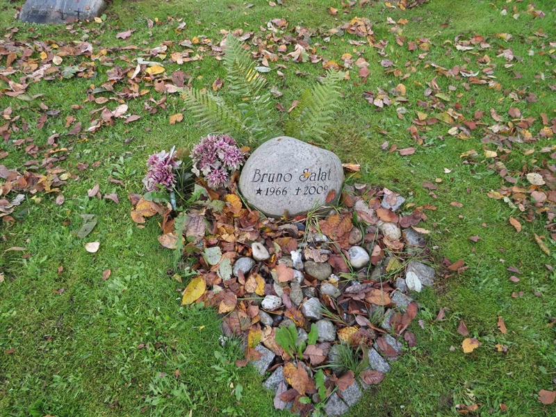 Grave number: 1 11   58