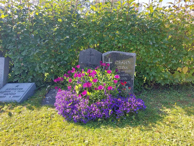 Grave number: K J   194, 195