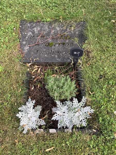 Grave number: 1 08    27