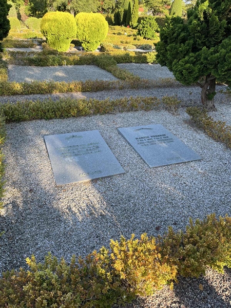 Grave number: NK X 226-227