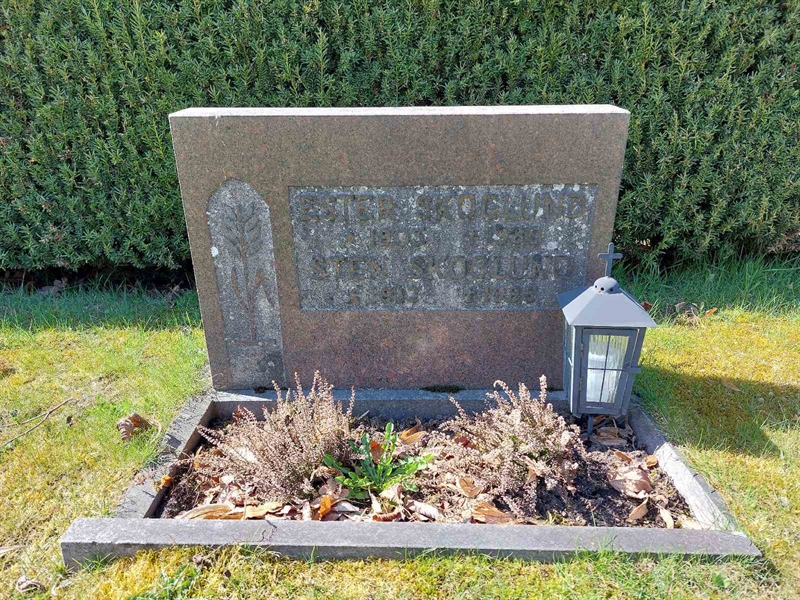 Grave number: HV 24   44, 45