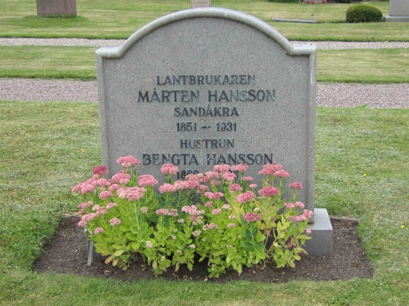 Grave number: 1 M    12