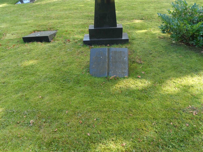 Grave number: SK F    53, 54