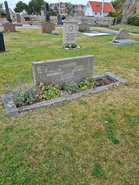 Grave number: F 03   153, 154