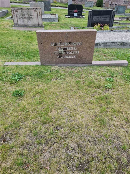 Grave number: F 04   232, 233