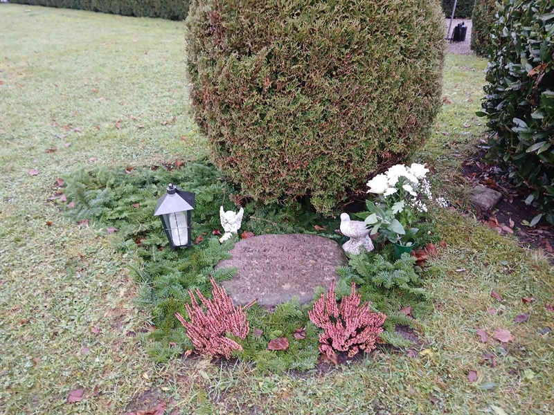 Grave number: FE K    35