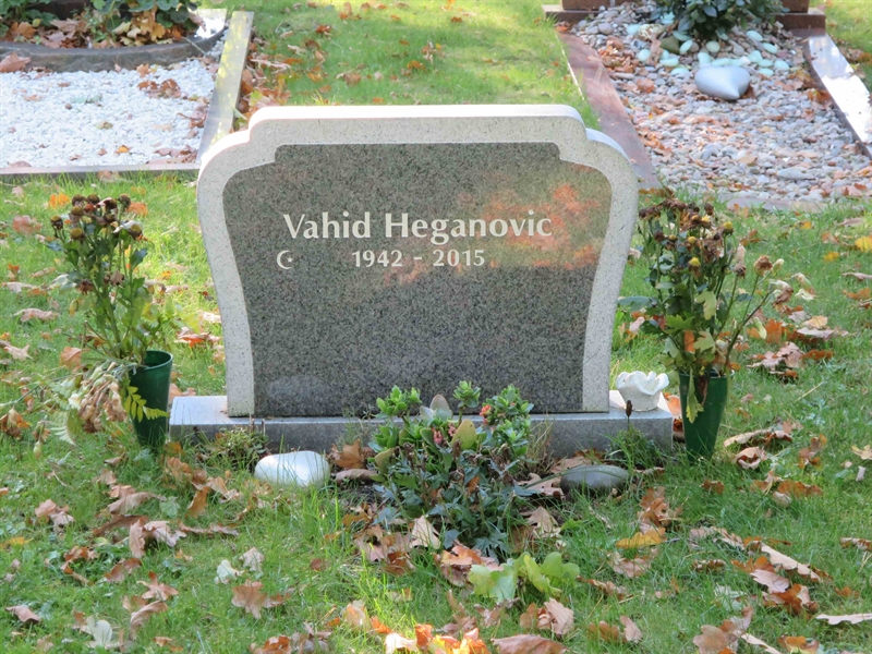 Grave number: HNB VII   125, 126