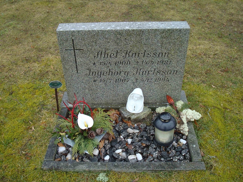 Grave number: BR D   323, 324