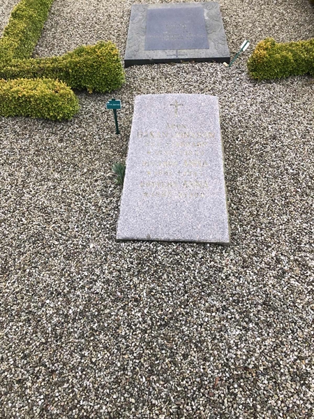 Grave number: FR 13     1, 2, 3