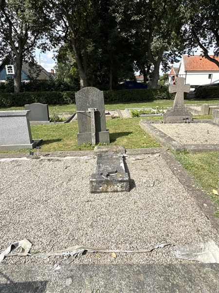 Grave number: ON D   180, 181, 182