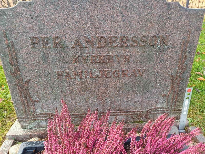 Grave number: JÄ 1 B 4194, 4195, 4196