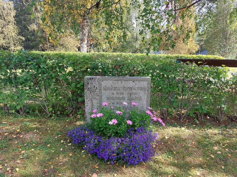 Grave number: FÖ 5    26, 27