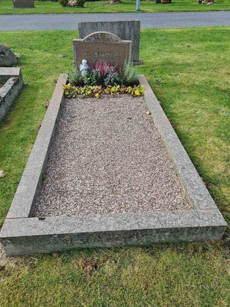 Grave number: F 04    88