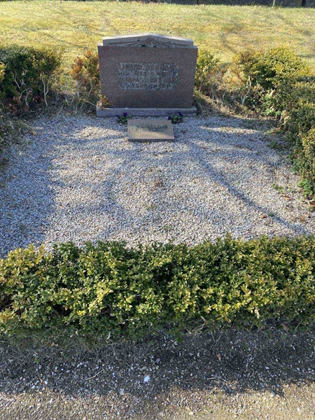 Grave number: 20 D   100-101