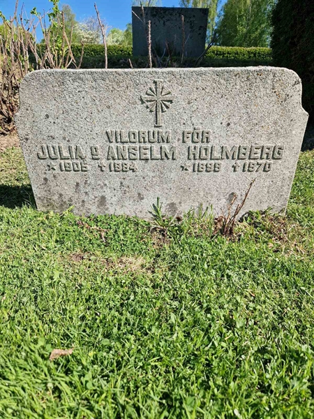 Grave number: 501 25 5036-5038
