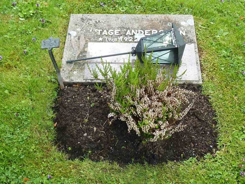 Grave number: 1 G   83