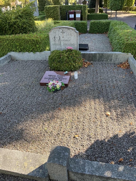 Grave number: VK II    57