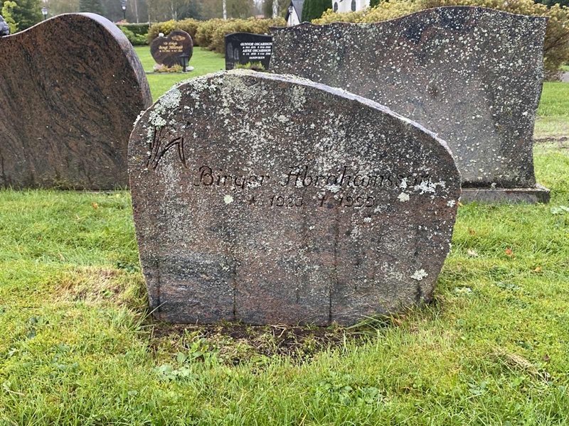 Grave number: 4 Ny A    17