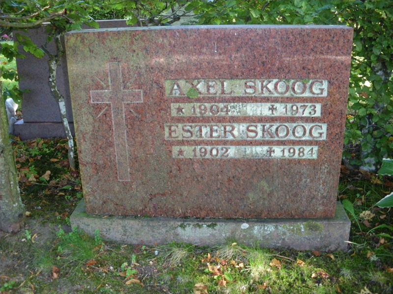 Grave number: SB 32     4