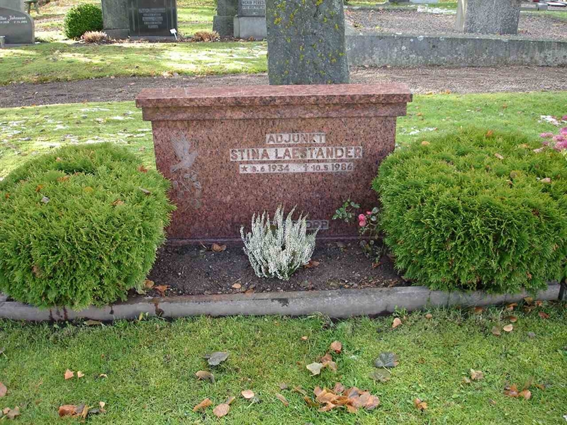 Grave number: FG L    16, 17