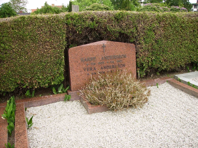 Grave number: LM 2 18  123