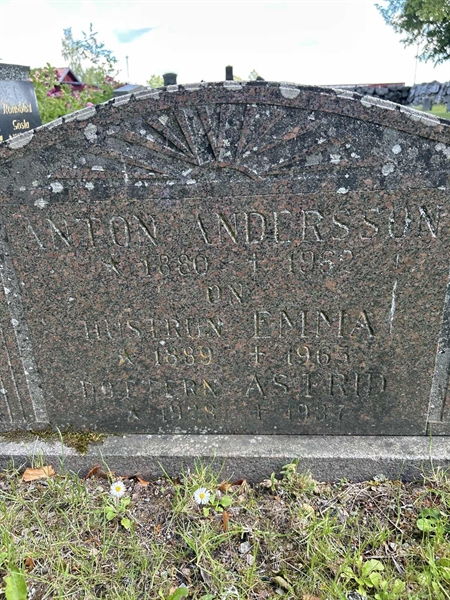 Grave number: 2 G  905-906