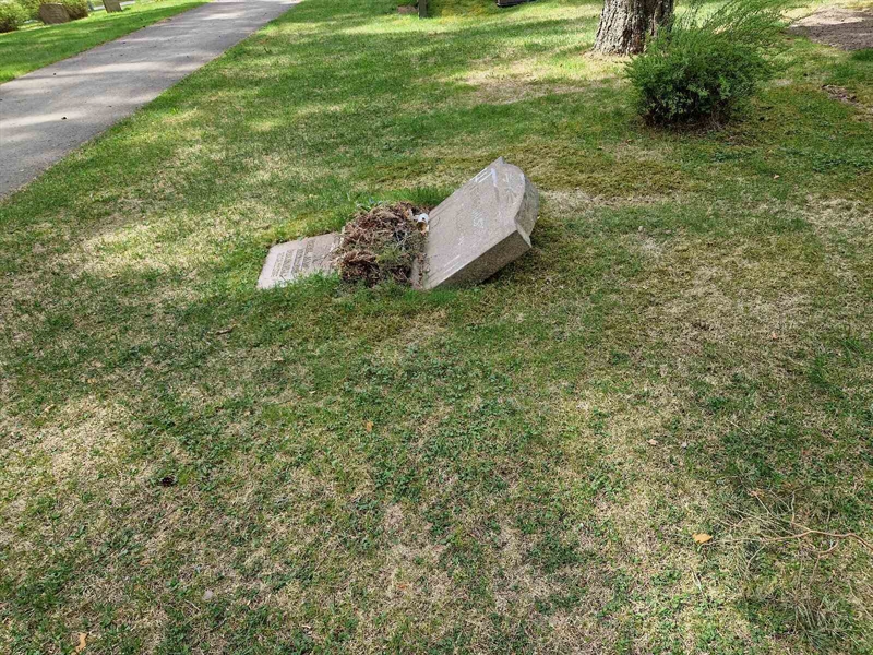Grave number: 1 NF    49