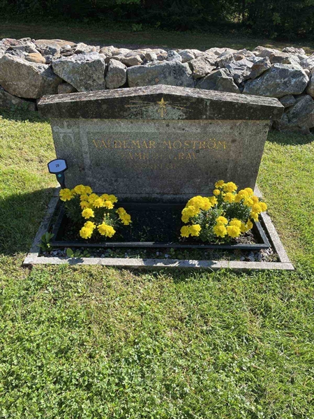 Grave number: 3    28