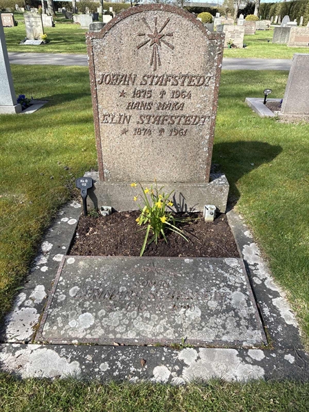 Grave number: 22 D   112