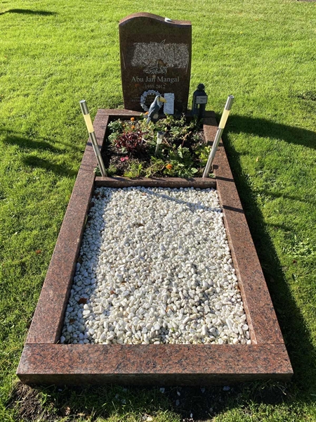 Grave number: 2 H   105