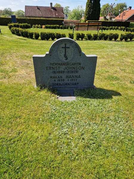 Grave number: 04 E   58, 59