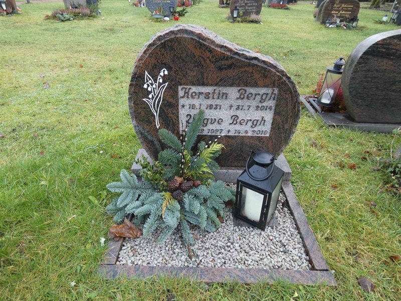 Grave number: SN M     7U