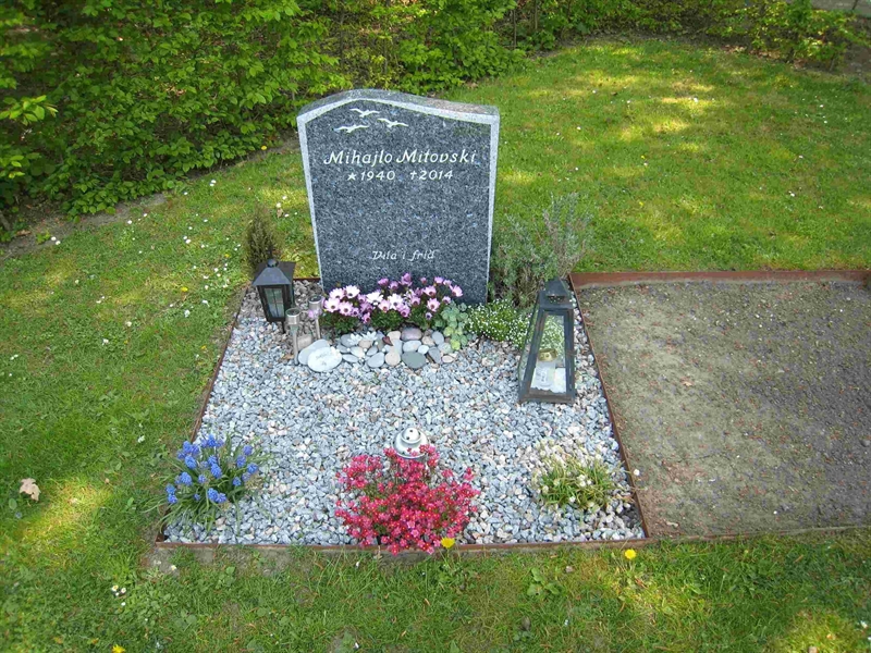 Grave number: NK URN XIX     1