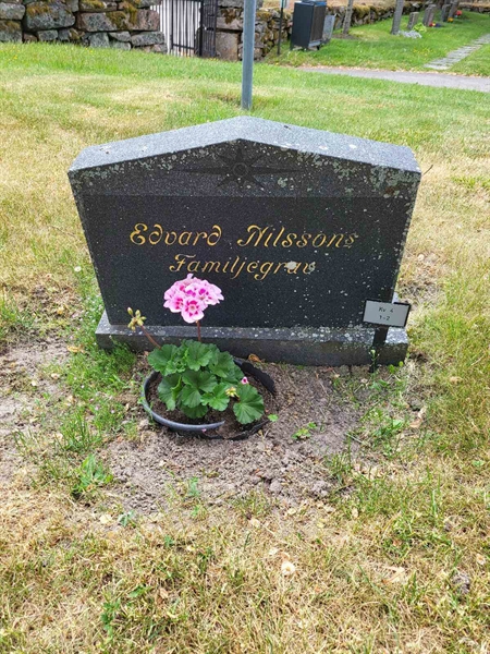 Grave number: kö 01 04     1-2