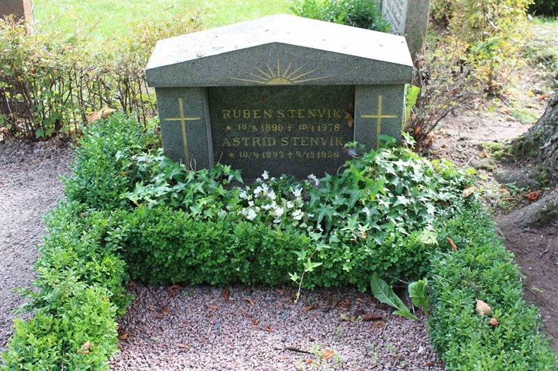 Grave number: Ö U05    27