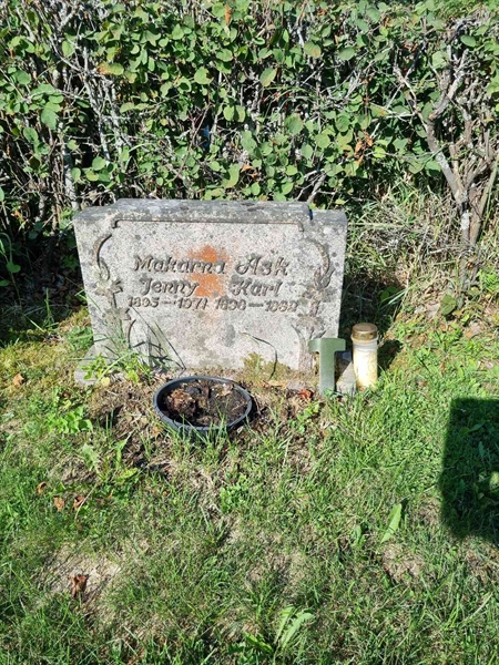 Grave number: 1 28   50