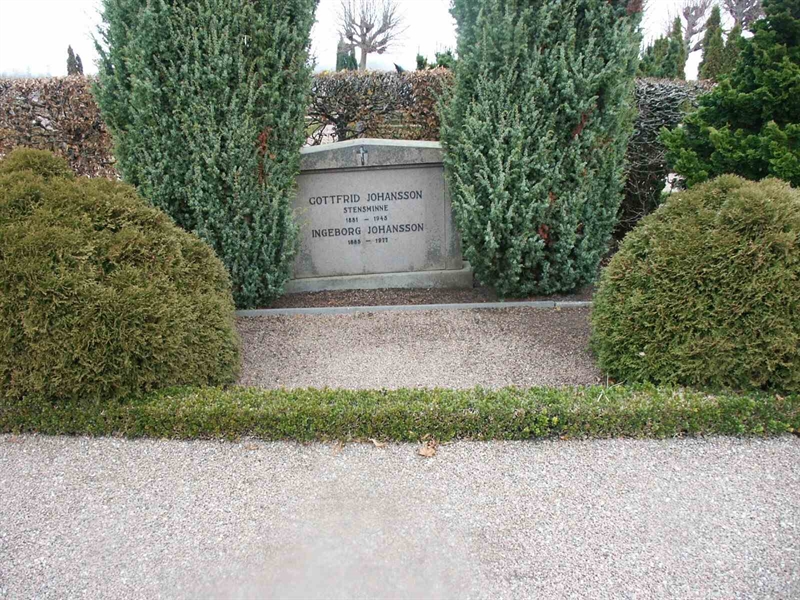 Grave number: KK NÖ B    18-21