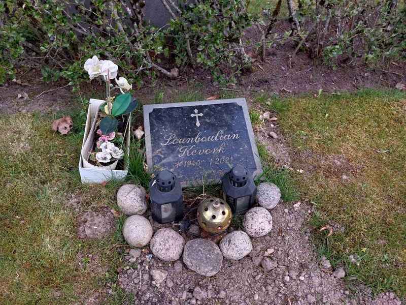 Grave number: HÖ 9   42, 43