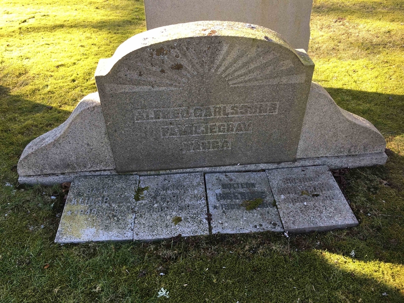 Grave number: 2 B   062