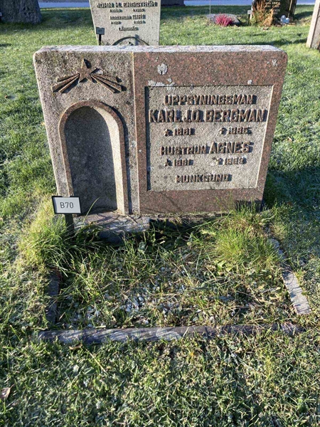 Grave number: 1 NB    70