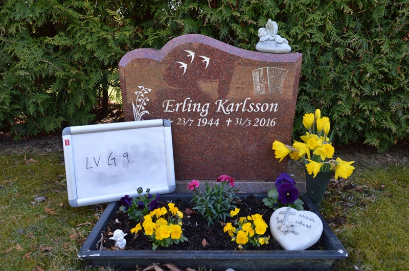 Grave number: LV G     9