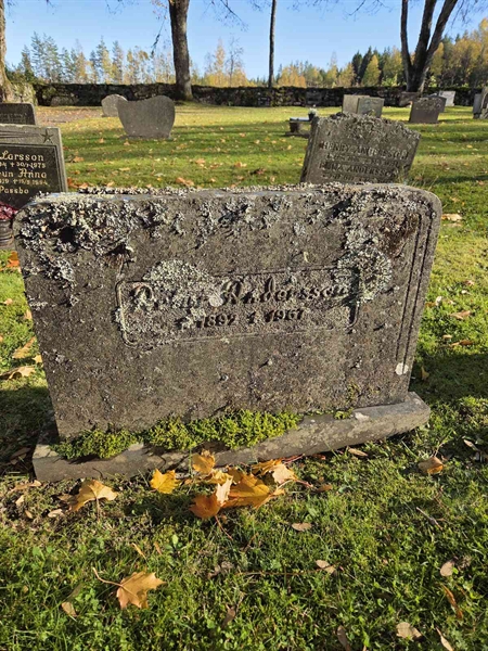 Grave number: Ö A D  1052