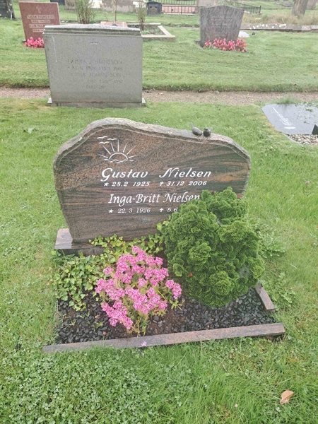 Grave number: EL 1   595