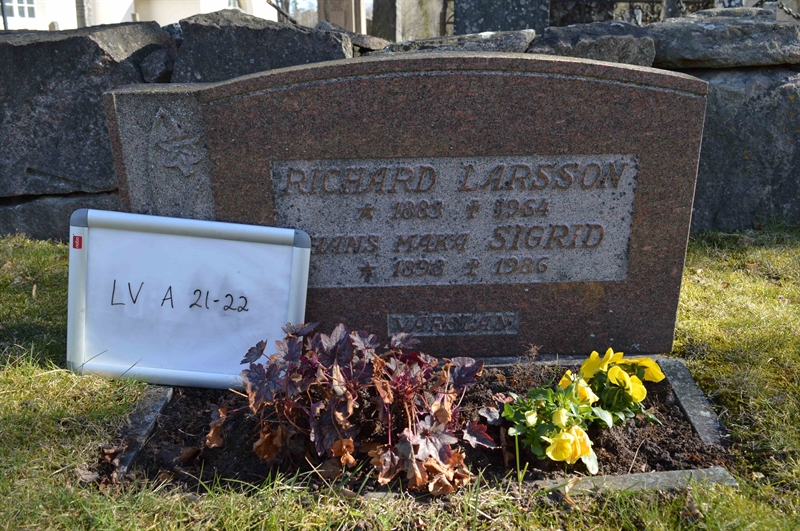 Grave number: LV A    21, 22