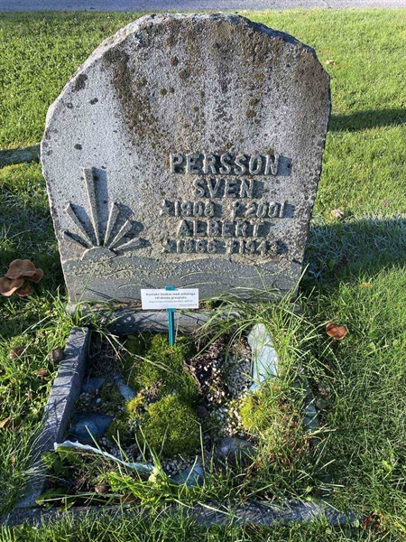 Grave number: 2 08   455B