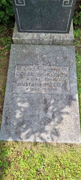 Grave number: LM 1 12  021